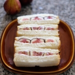 ホエイを使って焼く2つの食パンと、旬のいちじくサンドイッチ